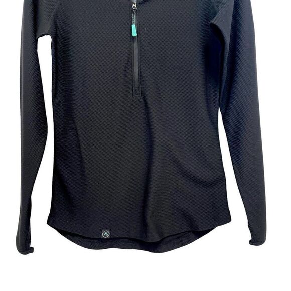 Peak 1/2 Zip Top - Picture 3 of 7